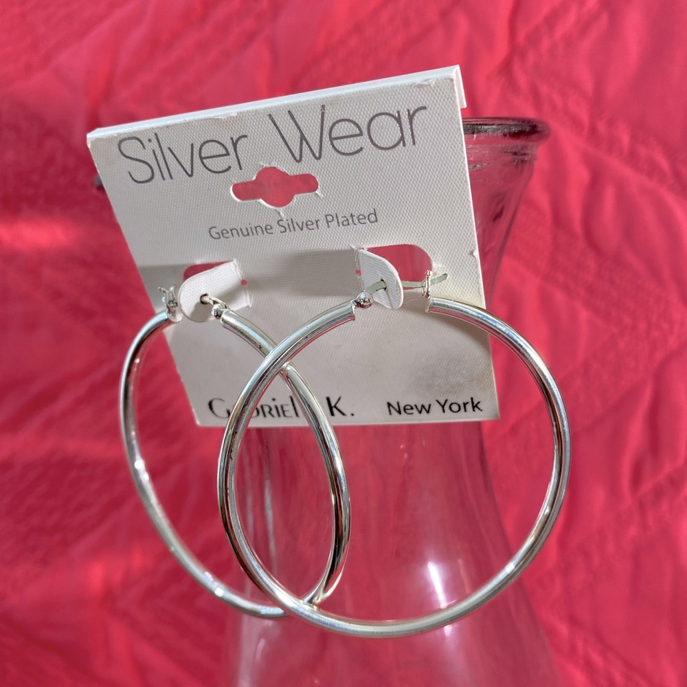 NWT GABRIELLE K. New York Silver Wear hoop earrings